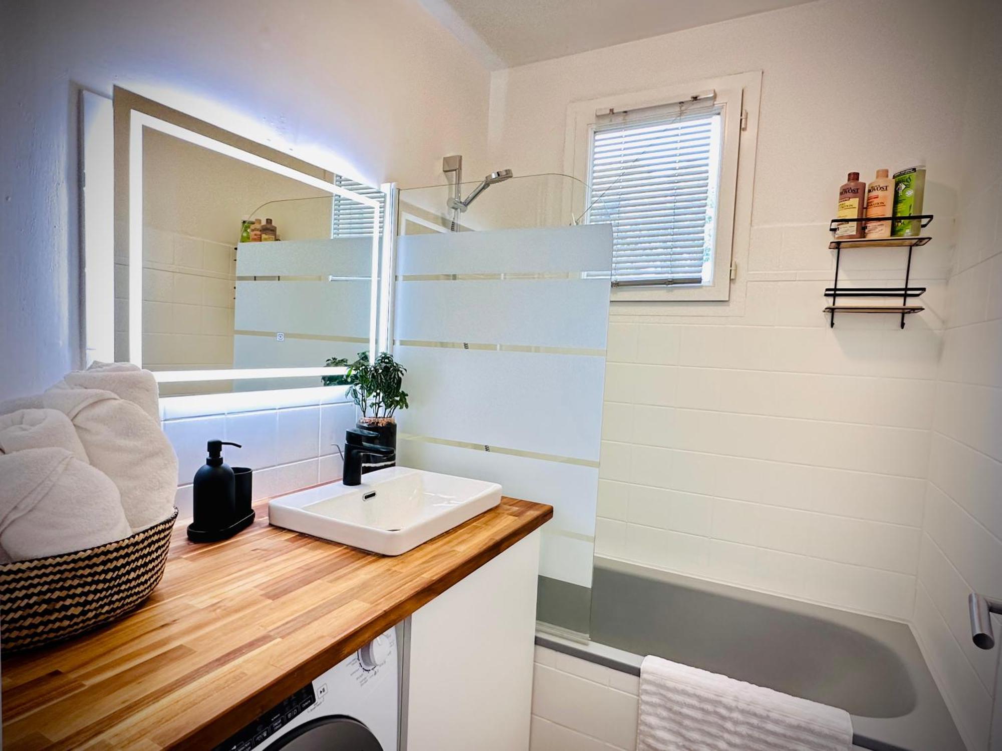 Apartment 40M2-Air Conditioning-Elevator-Underground Parking-Self Checkin! Appart Climatise 40M2-Ascenseur-Parking Souterrain -Arrivee Autonome อาวีญง ภายนอก รูปภาพ